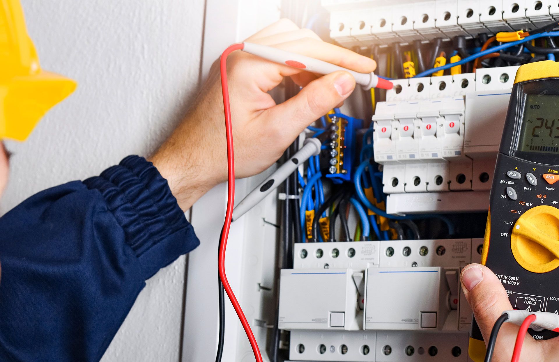Elektrische Anlagen sicher betreiben: Die Vorteile der Prüfung ortsfester elektrischer Anlagen